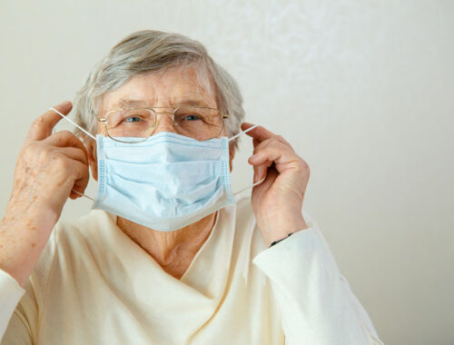 Consejos para que no se empañen las gafas con mascarilla