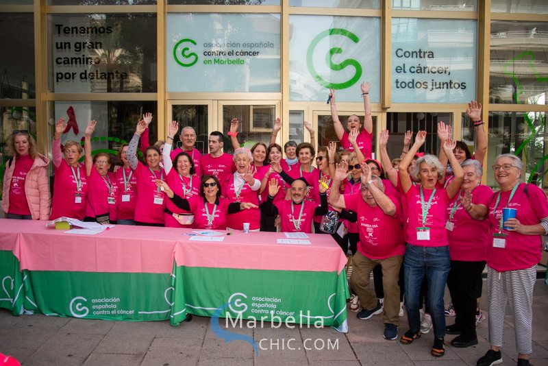 XII Carrera contra el cáncer de mama "Marea Rosa" en Marbella