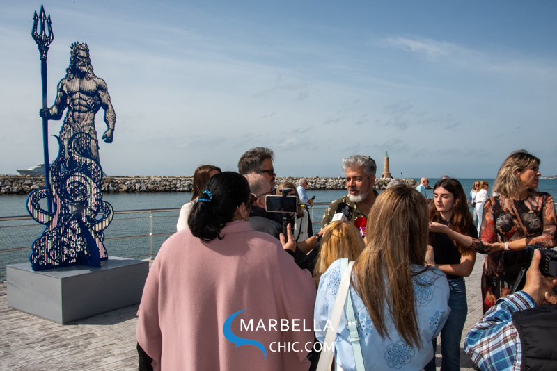 Marcos Marín lleva su arte a Puerto Banús con la majestuosa escultura de Poseidón
