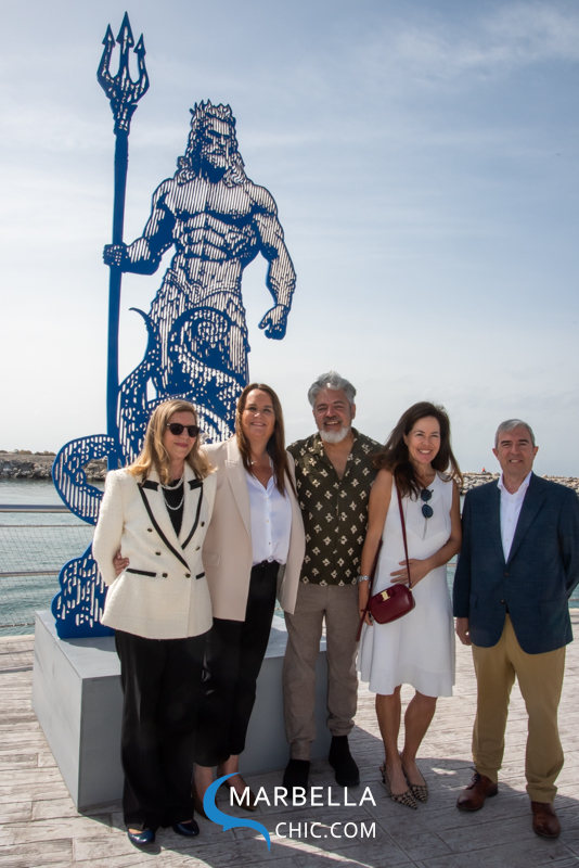 Marcos Marín lleva su arte a Puerto Banús con la majestuosa escultura de Poseidón