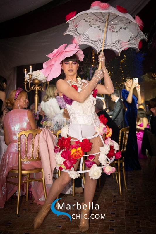 Lov Olivia Valere revive el espíritu Bridgerton en Marbella