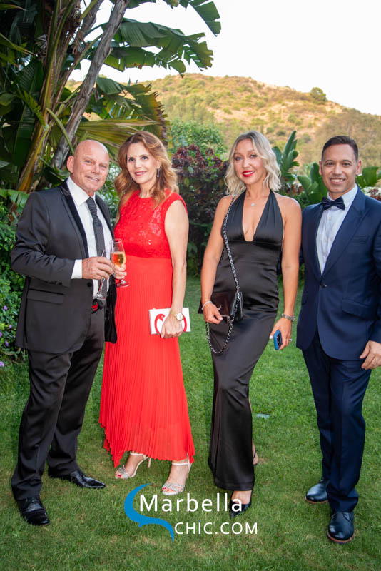 La Gala Benéfica de Verano del Rotary Club Marbella volvió a reunir en la Finca de la Concepción a cerca de trescientos invitados en una noche donde la elegancia y la solidaridad fueron las grandes protagonistas. Empresarios, rotarios, colaboradores y representantes de la sociedad marbellí compartieron una velada especial en apoyo de los proyectos sociales que impulsa la organización, consolidando una vez más esta cita como uno de los encuentros benéficos más destacados del verano en la Costa del Sol.
